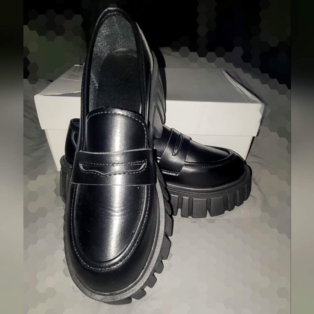 Minimalist Slip-On Flatform Loafers